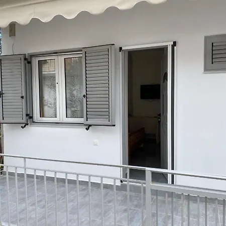 Karavias Vlicho アパート